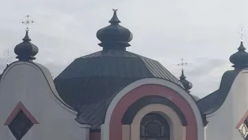 У Польщі невідомі зрізали хрест з української церкви: посол повідомив подробиці