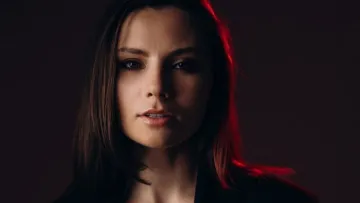 Антоніна Хижняк похвалилася стрункою фігурою: акторка у купальнику здивувала підписників