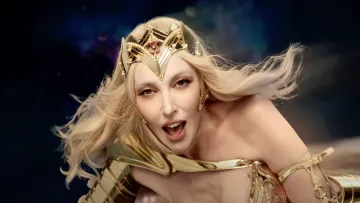 Оля Полякова випустила кліп на нову пісню «Warrior»: співачка задіяла ЛГБТ-хор – дивимося, що з цього вийшло