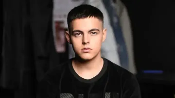 Кохана поза кадром: Дмитро Волканов уперше показав свою дівчину на публіці