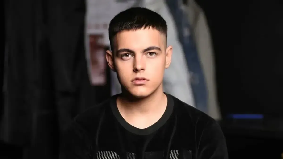 Кохана поза кадром: Дмитро Волканов уперше показав свою дівчину на публіці